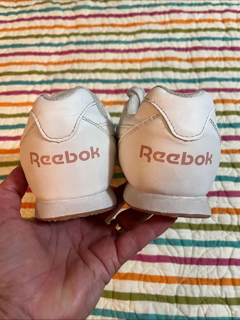 Youth girls vegan white Reebok size 6 youth/ladies